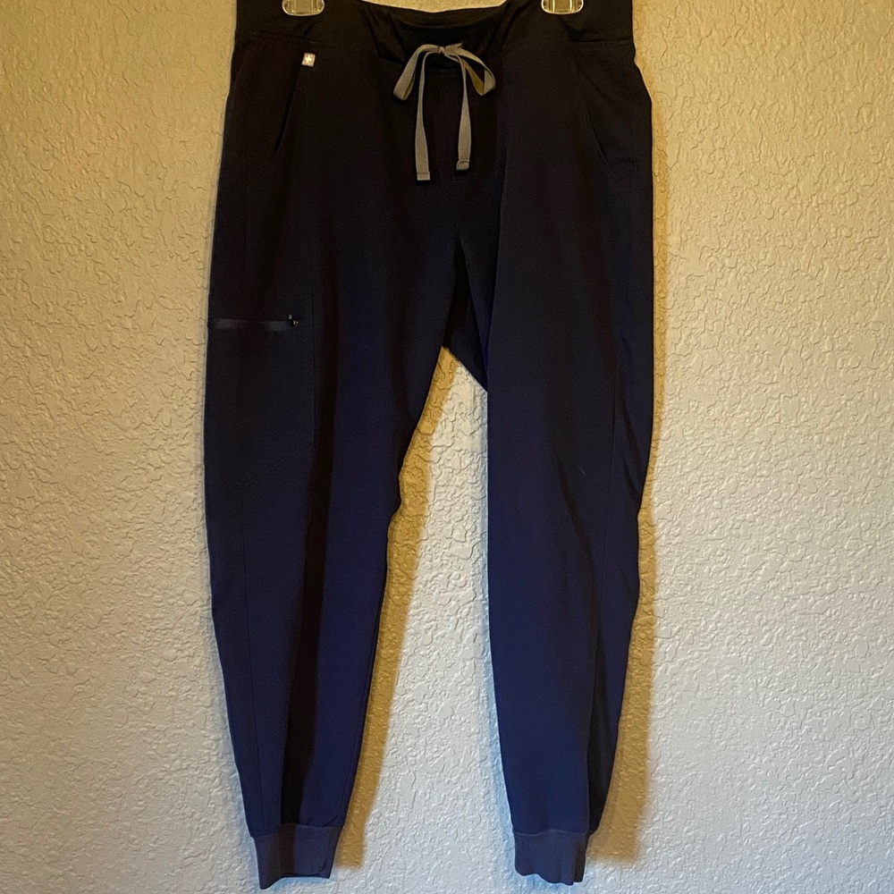 Figs Womens jogger scrub pants navy. size L, good condition, no stains or tears.